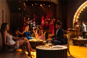 couple sharing drinks at a bar with live music